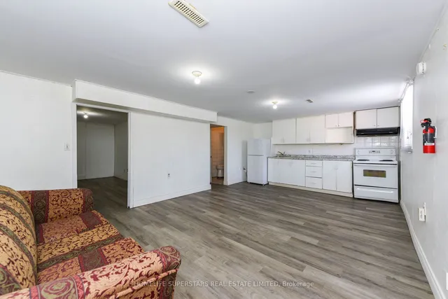 Additional image 35 of 3424 Laddie Cres