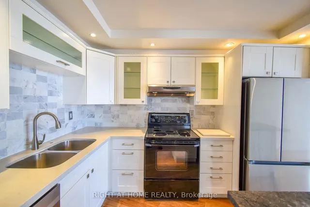 Additional image 5 of 33 Harbour Sq Unit 1027