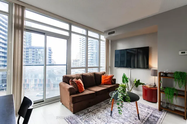 Additional image 10 of 169 Fort York Blvd Unit 920