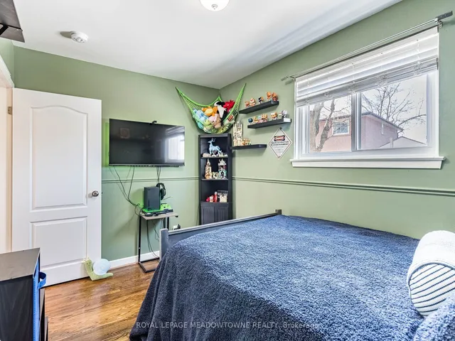 Additional image 28 of 48 Chatsworth Dr