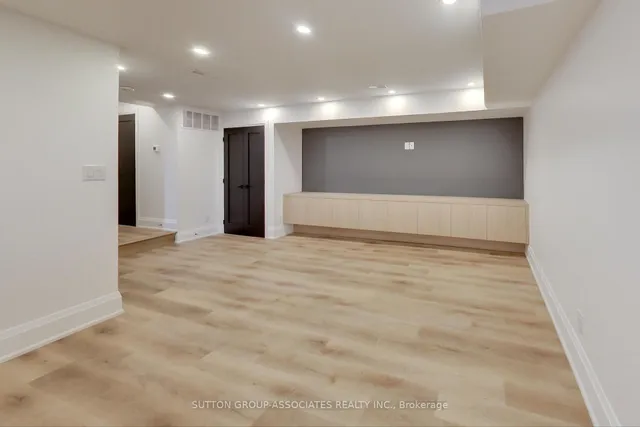 Additional image 42 of 393 Winnett Ave