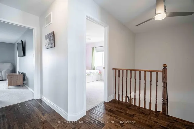 Additional image 33 of 212 Bradley Ave