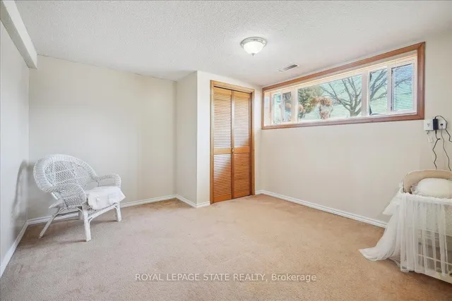 Additional image 29 of 43 Yorkdale Cres