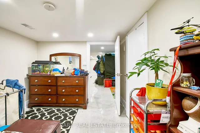 Additional image 39 of 216 Oakwood Ave