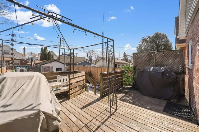 Additional image 33 of 124 Cameron Ave