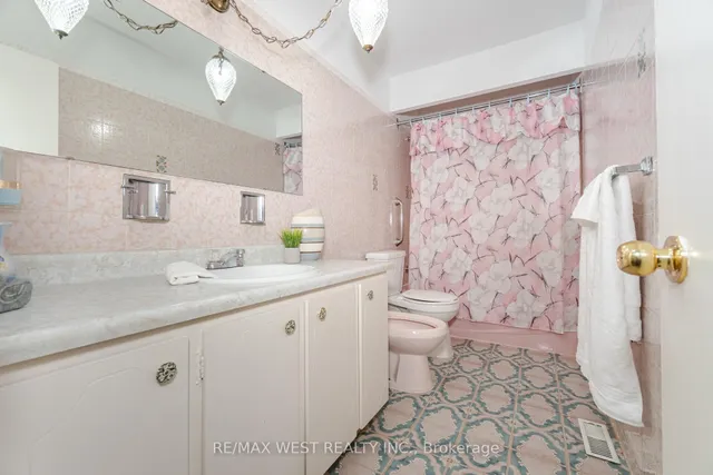 Additional image 28 of 79 Husband Dr