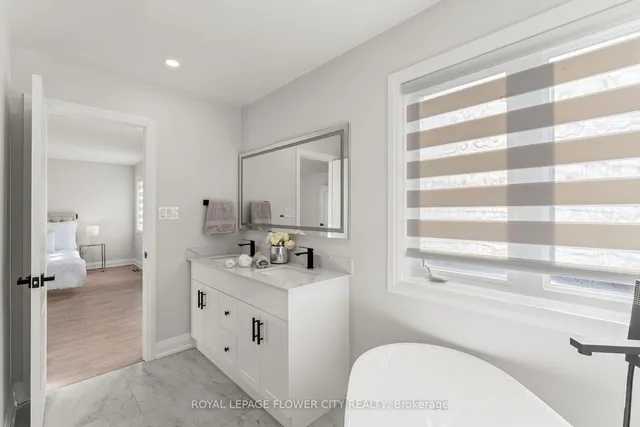 Additional image 29 of 43 Polonia Ave