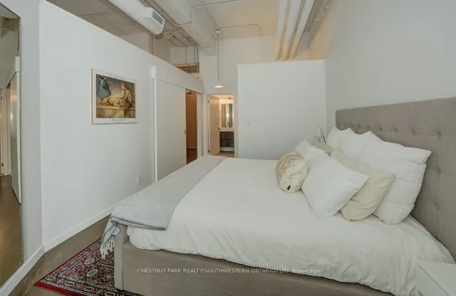 Additional image 15 of 404 King St Unit 307