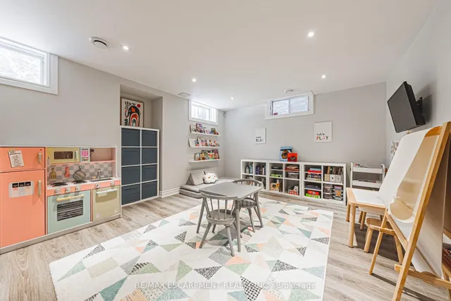 Additional image 42 of 4670 Webb St