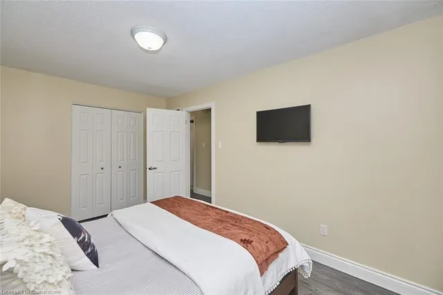 Additional image 18 of 23 Dynasty Ave Unit 4