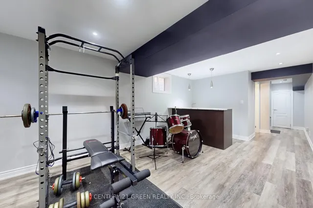 Additional image 37 of 125 Vanhorne Clse