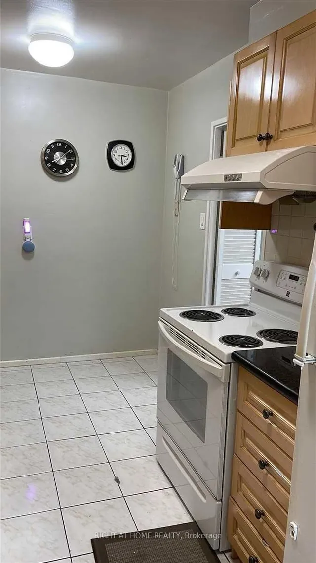 Additional image 10 of 260 Seneca Hill Dr Unit 1415