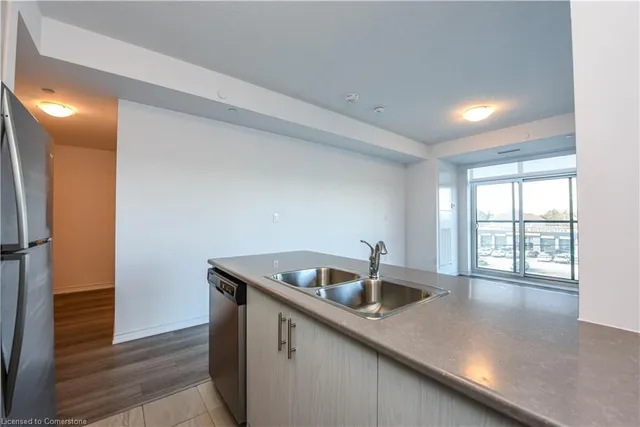 Additional image 10 of 460 Dundas St Unit 306