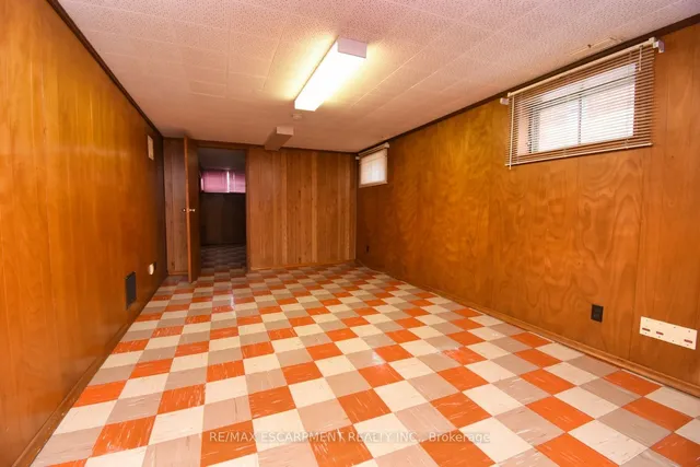 Additional image 24 of 40 SEELEY Ave