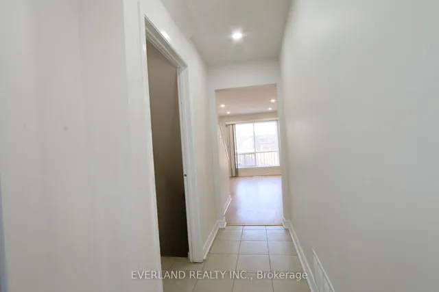 Additional image 9 of 8 Liszt Gate Unit 9