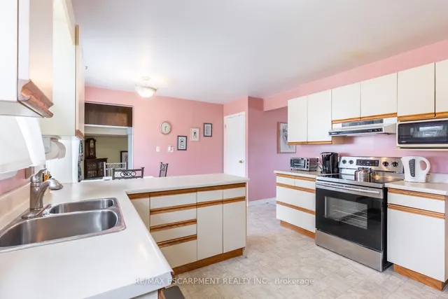 Additional image 12 of 279 Parkside Dr