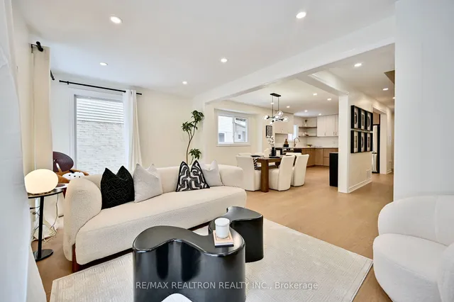 Additional image 19 of 28 Baronial Crt