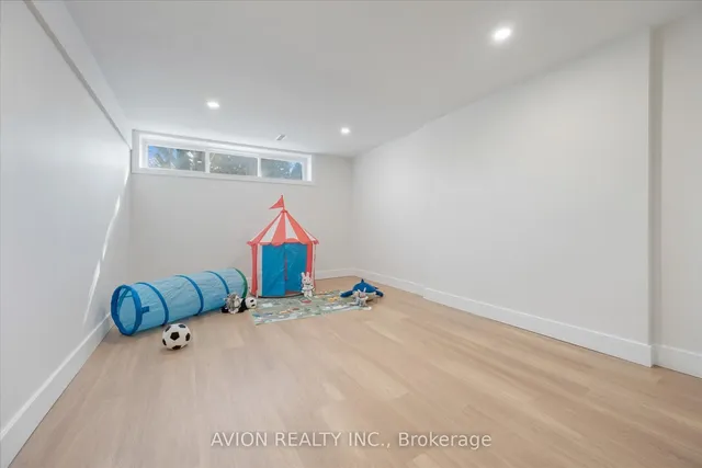 Additional image 34 of 10 Resolution Cres