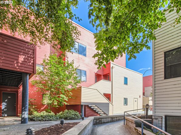 1010 NW Naito Pkwy APT M14, Portland, OR 97209