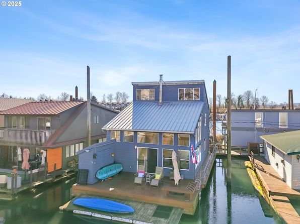 534 N Tomahawk Island Dr, Portland, OR 97217