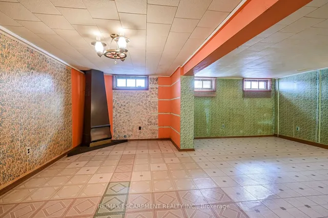 Additional image 27 of 41 Crane Crt