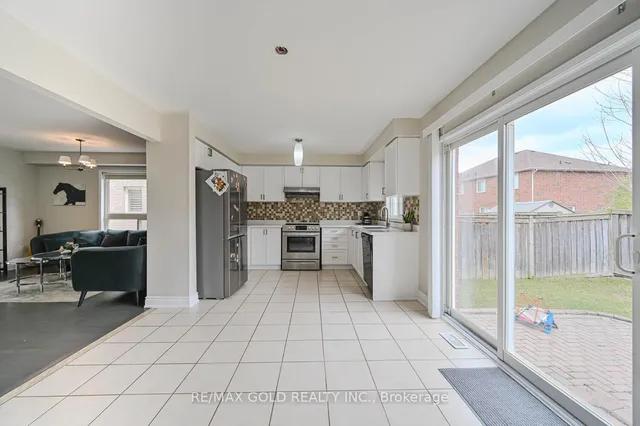 Additional image 9 of 82 Crown Victoria Dr