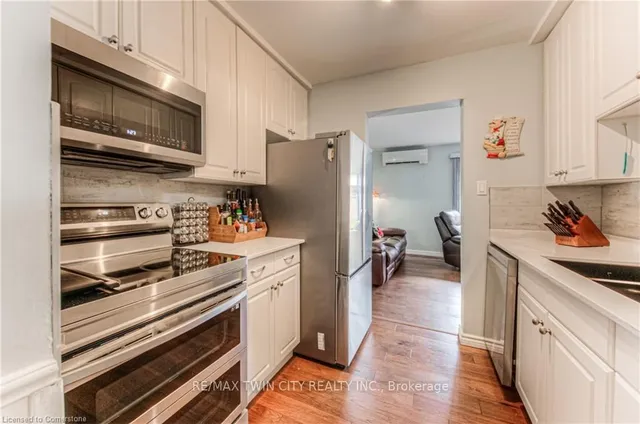 Additional image 14 of 26 Cedarhill Cres