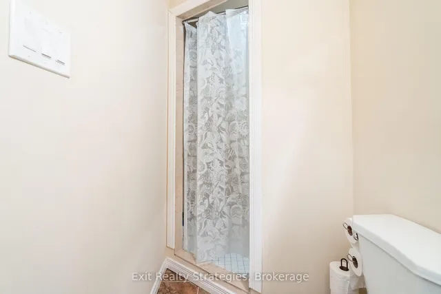 Additional image 40 of 15 Marina Point Cres