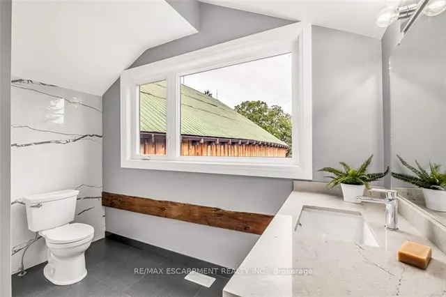 Additional image 35 of 1399 Safari Rd