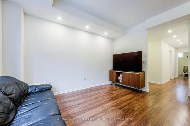 Additional image 6 of 1130 Briar Hill Ave Unit 106