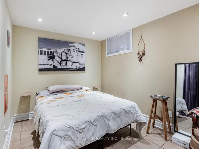 Additional image 33 of 867 Bathurst St