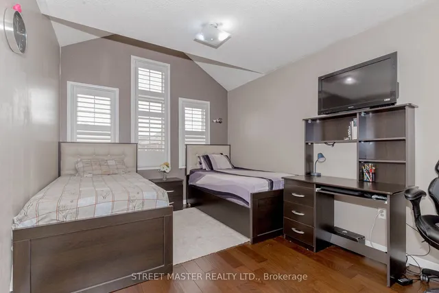 Additional image 33 of 72 Newington Cres