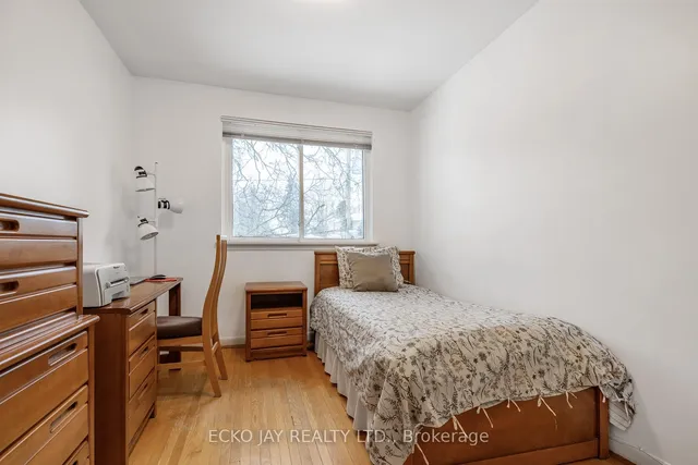 Additional image 13 of 8 Longwood Dr