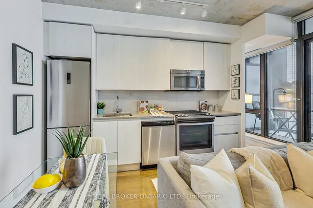 Additional image 9 of 111 Bathurst St Unit 320