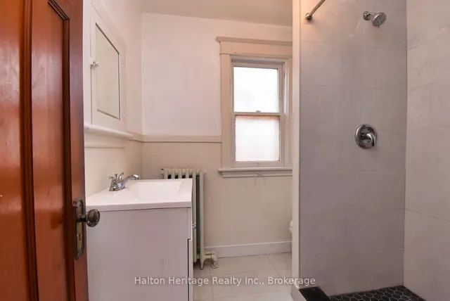 Additional image 30 of 129 Eastbourne Ave