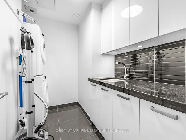 Additional image 34 of 1074 Bay St Unit 11