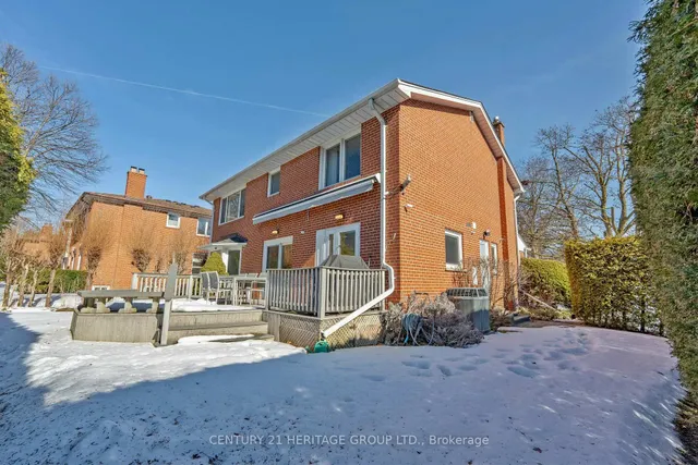 Primary image of 61 Foursome Cres