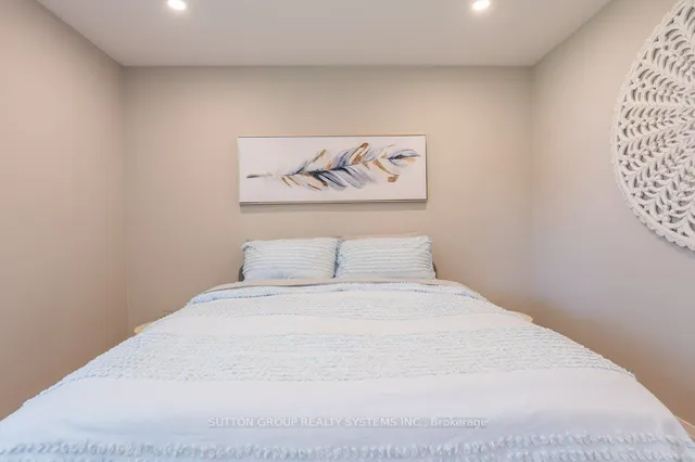 Additional image 24 of 1264 Landfair Cres