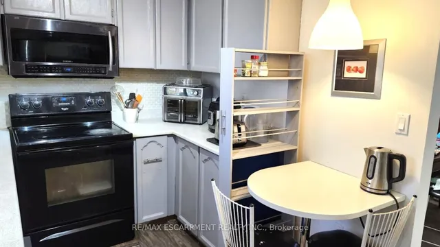 Additional image 7 of 152 Homestead Rd Unit 18