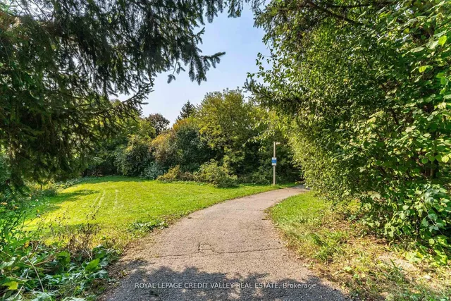 Additional image 40 of 83 Fairglen Ave