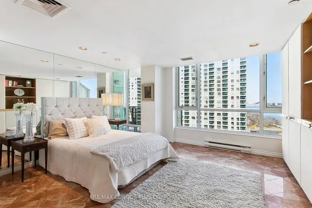 211 Queens Quay Unit 1013