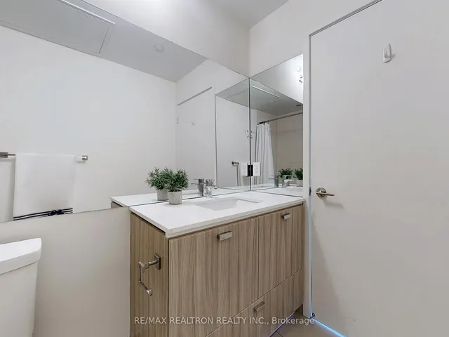 Additional image 23 of 290 Adelaide St Unit 3704