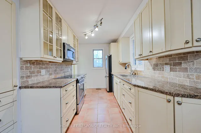 Additional image 11 of 94 YORKVIEW Dr