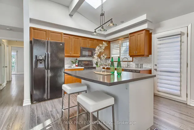 Additional image 18 of 425 CANTERBURY Cres