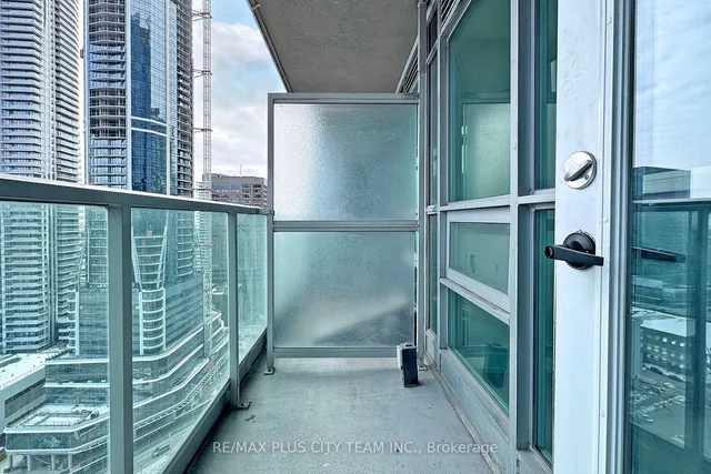 Additional image 15 of 18 Yonge St Unit 2507