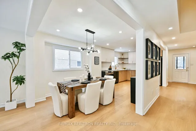 Additional image 9 of 28 Baronial Crt