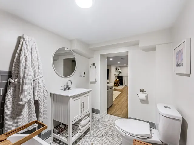 Additional image 23 of 1584 Dundas St