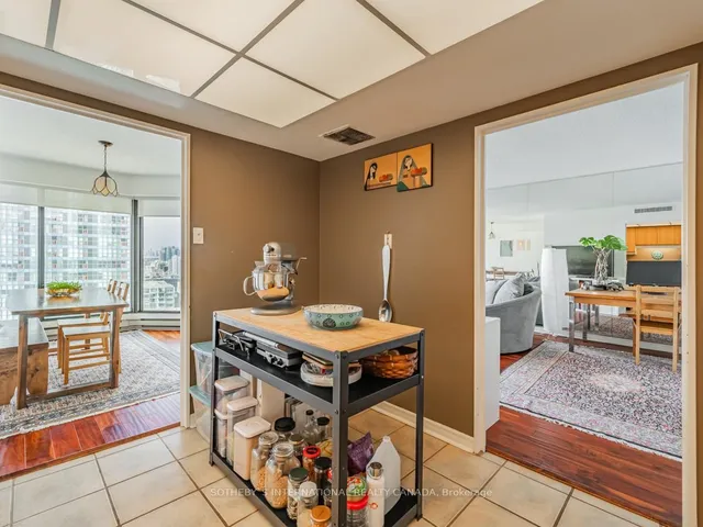 Additional image 16 of 65 Harbour Sq Unit 2204