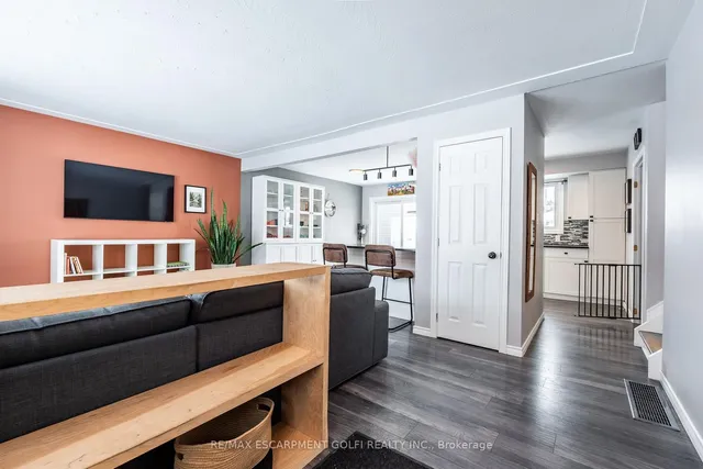 Additional image 6 of 157 Fielding Cres