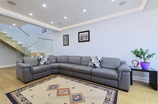 Additional image 8 of 2981A Bloor St